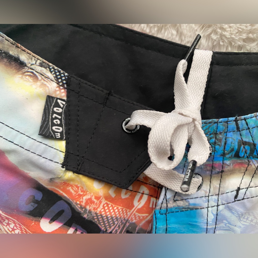 Volcom Swim/Board Shorts - Picture 10 of 10